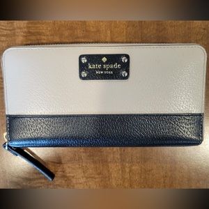 Kate Spade Two-tone zip around wallet